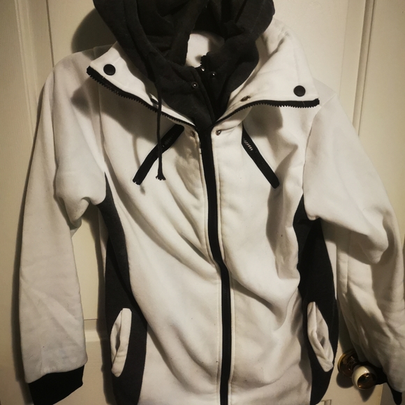 2 sweat shirts - Picture 2 of 2